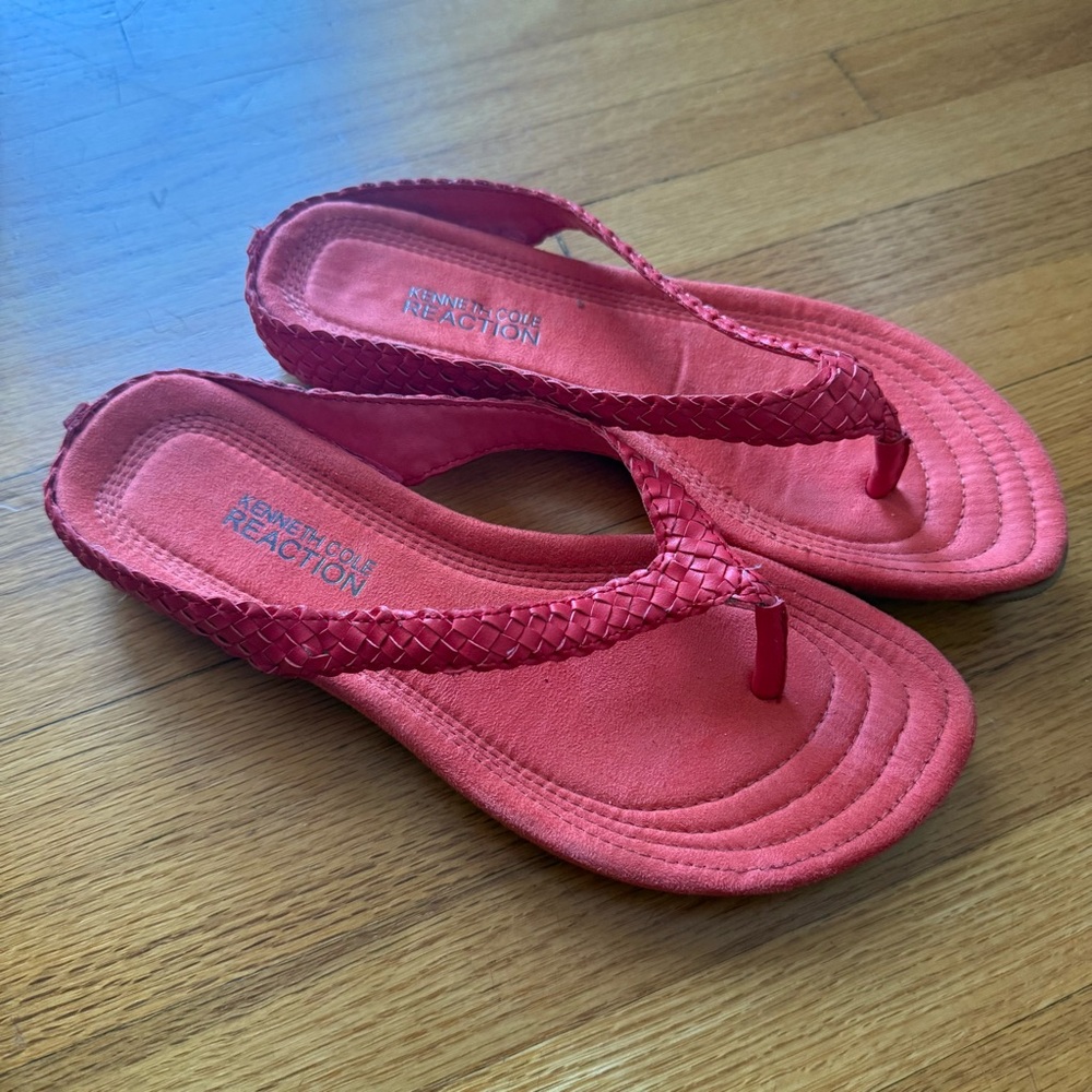 Kenneth Cole Reaction Thong Sandals Red Woven Basket Weave Womens 5 Braided